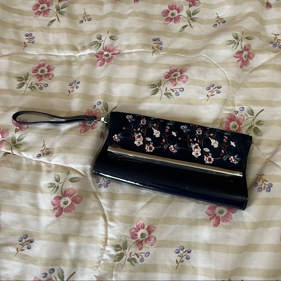 Embroidered floral purse/clutch - Picture 5 of 9